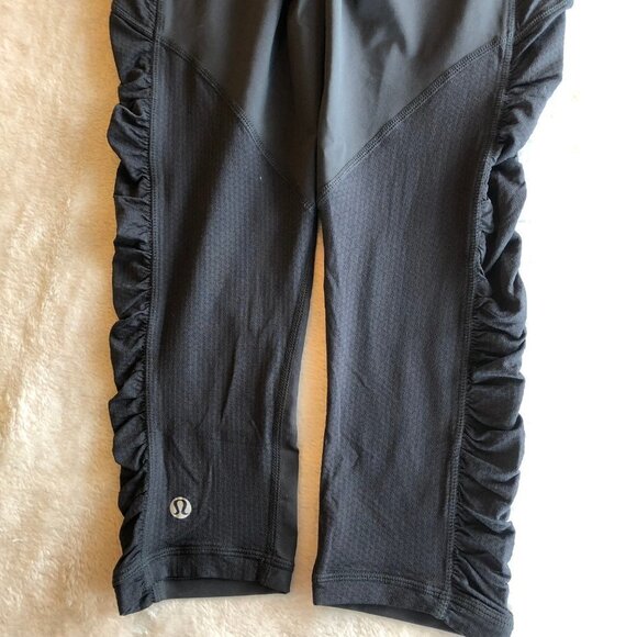 LULULEMON Cinched Ruched Crop Leggings Size 4 - Picture 7 of 11